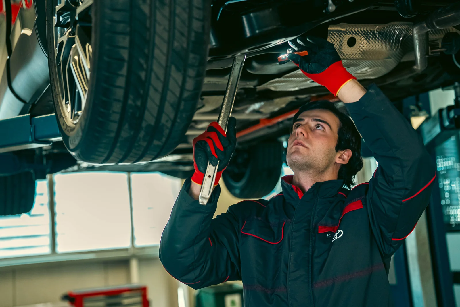 Toyota technicians servicing vehicles at Toyota Center Tbilisi