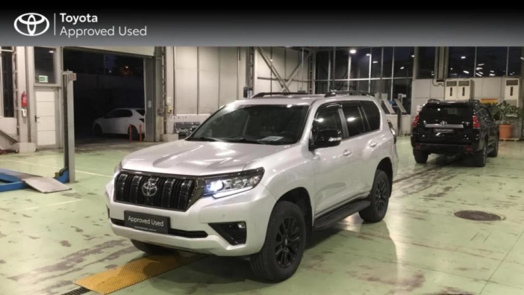 2020 Toyota Land Cruiser 2.8 TD, front three-quarter view