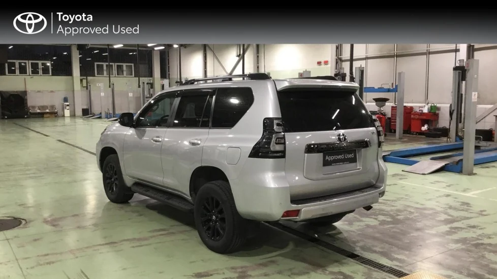 2020 Toyota Land Cruiser 2.8 TD, rear three-quarter view