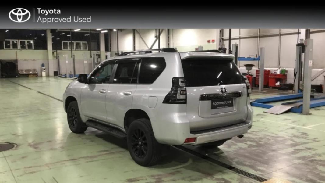 2020 Toyota Land Cruiser 2.8 TD, rear three-quarter view